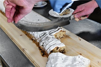 Am Sonnabend um 14 Uhr wird der Riesenstollen auf dem Freiberger Christmarkt angeschnitten. 
