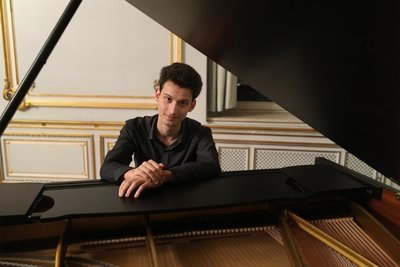 Der Leipziger Pianist Max Mostovetski gastiert am 19. September im Gymnasium – eine jährliche Tradition.