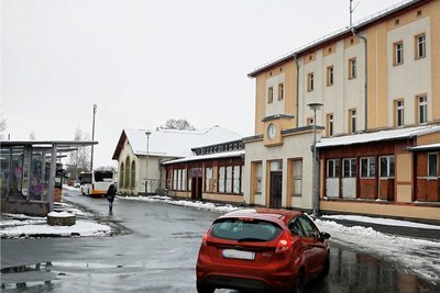 Totalabriss oder Erhalt einiger Gebäudeteile - diese Entscheidung zum Bahnhof Werdau soll am heutigen Donnerstag fallen.