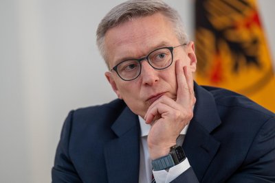 Karsten Wildberger sagt, er nehme die Sorgen von Bürgern, der Staat greife zu viele Daten ab, ernst.