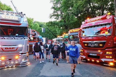 Stimmungsvoll: Die Truckergasse am Abend. 