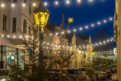 Ein Bild aus den Vorjahren: Um die Beleuchtung der Einkaufsstraße in Olbernhau gibt es Ärger.