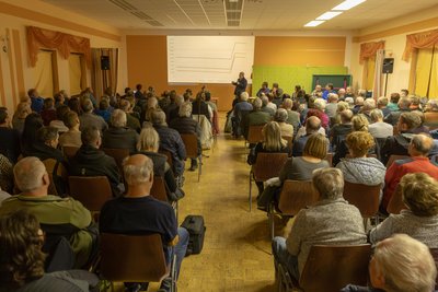 Nach zwei Bürgerversammlungen zu neuen Windkraftplänen gab es in Jöhstadt nun eine Bürgerbefragung.