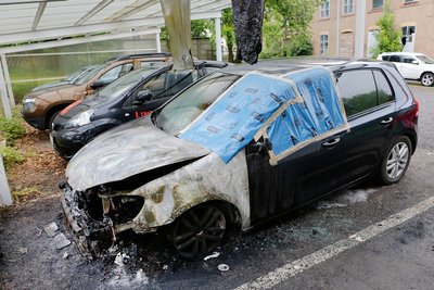 Zwei VW sowie ein Toyota haben am Freitagabend in Jahnsdorf gebrannt.