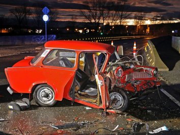 So sah der Trabant nach dem Unfall am 3. Februar aus. Die Staatsanwaltschaft hat das Verfahren gegen den Passat-Fahrer, der die Vorfahrt nicht beachtet hat, eingestellt. 