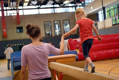 Wer sich ehrenamtlich im Sportverein engagiert, kann bei der Steuererklärung von höheren Freibeträgen profitieren.