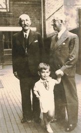 1934: Heinrich Guttmann mit Vater und Sohn Uri. 