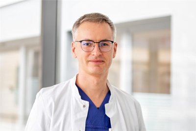 Am Helios Vogtland-Klinikum in Plauen hat eine neue Ära begonnen. Dr. Christian Bietau, ein waschechter Vogtländer, ist dort jetzt der neue Chefarzt für Innere Medizin II.