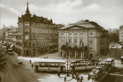 Das alte Stadt-Theater an der heutigen Theaterstraße.