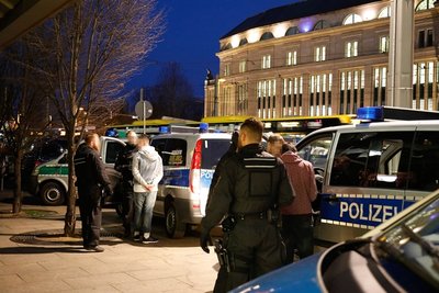 An der Chemnitzer Zentralhaltestelle häufen sich die Zwischenfälle. Im Bild eine Razzia im März.