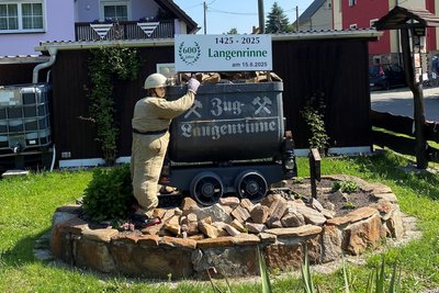 Einwohner dekorierten Langerinne zum Festwochenende.