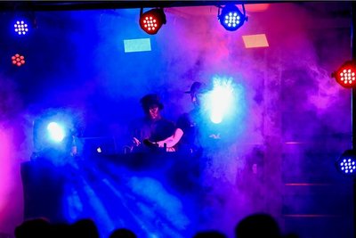 Haben am Samstag für die Partygemeinde des Holi-Festivals auf der Halde 116 in Buchholz aufgelegt: die Chaoten Bro's Andy und Carsten aus Leipzig. 
