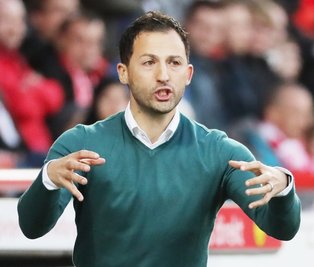Domenico Tedesco ist als Trainer des FC Erzgebirge Aue noch ungeschlagen. Der Coach feierte damit bei seiner ersten Station im Profibereich einen Einstand nach Maß.