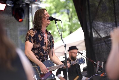 Sänger, Songwriter und Musiker Björn Martins sorgte am Samstagnachmittag mit seiner Band für gute Stimmung auf dem Marktplatz.