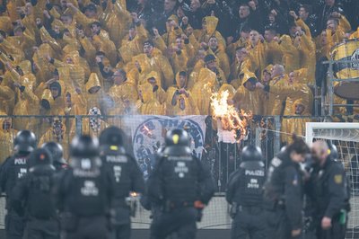 Das Spiel Dresden gegen Hertha BSC im April wurde von Ausschreitungen überschattet. (Archivbild)