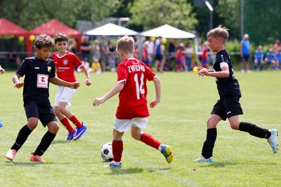 Die Partie gegen den Turniersieger FSV Zwickau war einer der Höhepunkte für die E-Junioren vom Gastgeber SV Lok Glauchau-Niederlungwitz beim Pfingstcup.