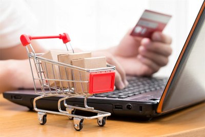 Heute kaufen, morgen bezahlen: Vor allem jüngere Leute shoppen online auf Kredit.