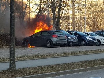 Zwei Fahrzeuge brannten an der Stollberger Straße.