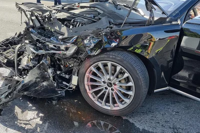 Der Schaden am Dienstwagen der Landtagsvizepräsidentin. Der Unfall ereignete sich an der Kreuzung Zschopauer Straße/Moritzstraße.