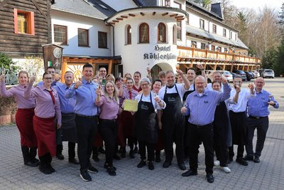 Erst im März konnte sich das Team der Köhlerhütte über den Holiday Check Gold Award 2026 freuen.