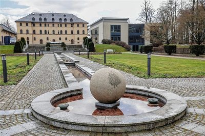 Aus den "wunderschönen Außenanlagen" ließe sich viel machen, schwärmt die neue Palais-Chefin.