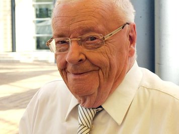            Manfred Uhlig.