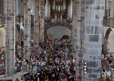 Beim Berggottesdienst war die St. Wolfgang-Kirche in Schneeberg bis auf den letzten Platz gefüllt.