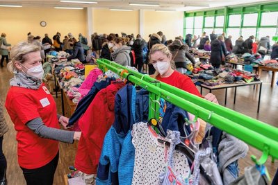 Vorigen Herbst herrschte in den Räumen der DRK-Werkstätten in Geithain beim Flohmarkt dichtes Gedränge.