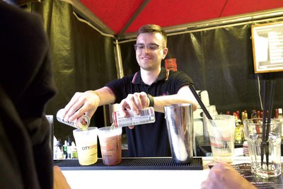 Erfrischung war am Samstag gefragt - das Team von Citydrinks aus Chemnitz mixte Getränke.
