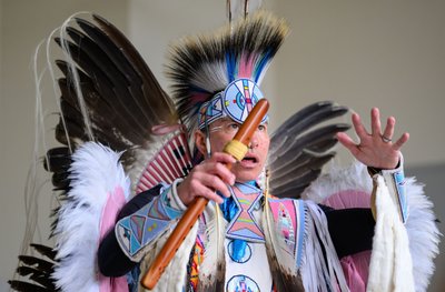 Sämtliche Instrumente, die in der Musik von "Supaman" zu hören sind, spielt der 48-Jährige selbst. 
