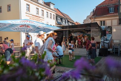 Am späten Samstagnachmittag war Kinderdisco auf dem Kirchplatz, der Bildungsverein Frankenberg hatte dazu eingeladen.
