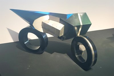 Die 2018 von Caroline Mesquita geschaffene Skulptur „Motorbike“.