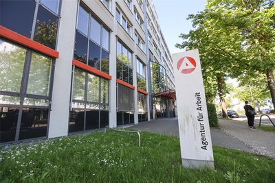 Jobvermittlung läuft in Chemnitz bei der Agentur für Arbeit und im Jobcenter, beide Behörden haben ihren Sitz neuerdings gemeinsam an der Heinrich-Lorenz-Straße.