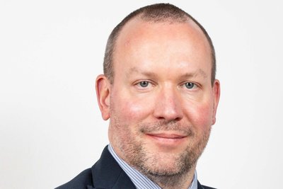 Christian Schweiger ist promovierter Politikwissenschaftler. Bis 2023 war er an der TU Chemnitz tätig, seitdem lehrt er an der BA in Breitenbrunn. Schweiger