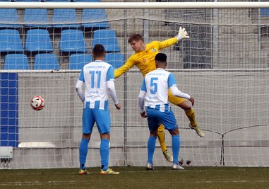 Tor für Altglienicke: Daniel Frahn (v.l.n.r.), Jakub Jakubov und Kostadin Velkov können nur noch zusehen.