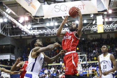 Marcus Thornton (rotes Trikot) hat bereits viele Stationen in seiner Profikarriere hinter sich. 2019 war der Niners-Neuzugang in der ersten französischen Liga aktiv.