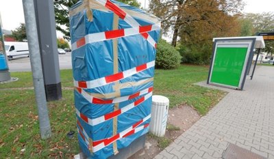 Am Gablenzplatz wurde im Oktober 2019 dieser Fahrkartenautomat der CVAG durch Sprengstoff beschädigt. An die Geldkassette kam der Täter dennoch nicht heran.