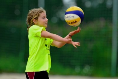 In den Ferien Volleyball zu spielen ist für die Oberheinsdorferin nichts Neues. Beim Reichenbacher Beachcamp arbeitete die heute Zwölfjährige schon als Kind an ihrer Technik.
