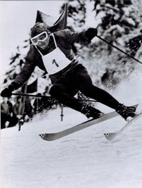 Eberhard Riedel in seinen Glanzzeiten, hier während eines Rennens am Fichtelberg. Er trug nicht nur die Startnummer 1, sondern er war als zehnfacher DDR-Meister auch tatsächlich oft die Nummer 1, wenn es um Alpinskiwettbewerbe ging - nicht nur im Erzgebirge. 