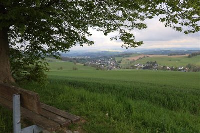 Das Erzgebirge ist von allen Seiten sehenswert. Gerade zu Himmelfahrt werden das die Ausflügler wieder feststellen – hier ein Blick vom Rundwanderweg in Gelenau.