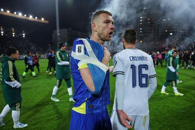 Edin Dzeko laborierte wochenlang an einer Schulterverletzung. (Archivbild)