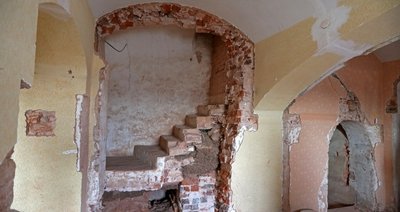 Diese historische Treppe blieb viele Hundert Jahre Blicken verborgen.