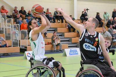 Max Chagger (im Foto links bei einem Heimspiel) war in Berlin treffsicherster Zwickauer Werfer.