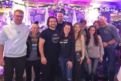 Sascha Günther (links) und Martin Schlegel (4. von links) waren im Dezember vergangenen Jahres in den USA bei Jessica Lynn und ihrer Familie zu Gast.