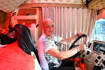 Dirk Krohn aus Rostock in seiner „Einraumwohnung“.