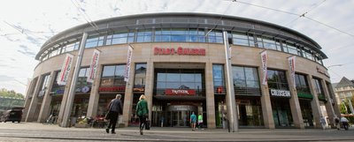Die Blumenring-Filiale befand sich bisher rechts vom Tunnel-Eingang der Stadt-Galerie. Bereits seit Monaten war der Laden verwaist, nun steht fest: Das Unternehmen mit Sitz in Chemnitz wird die Fläche nicht wieder eröffnen.