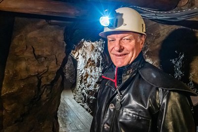 Gernot Scheuermann begleitete das Filmteam im Molchner Stolln in Pobershau.