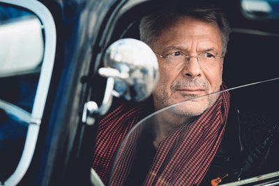 Reinhard Mey auf einem Promo-Foto zu einem seiner jüngsten Alben. Bei der diesjährigen Live-Tournee sind keine Pressefotografen zugelassen. 