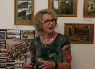 Ursula Klebert in der geschichtlichen Ausstellung im Schloss Leubnitz. Die Vereinsvorsitzende ist immer aktiv und sehr engagiert. 