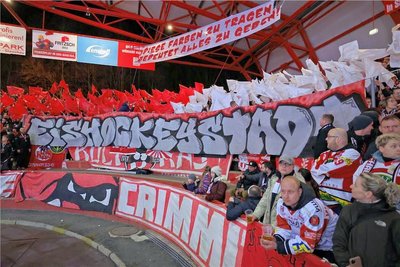 Die Fans der Eispiraten Crimmitschau müssen in der neuen Saison wahrscheinlich auf Derbys gegen Bayreuth verzichten.
